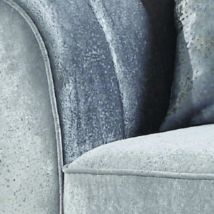 Velencia Loveseat