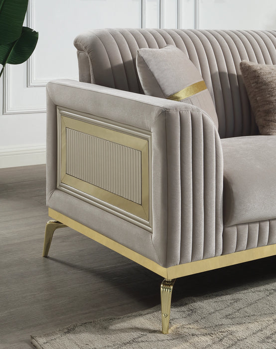 Antigua Loveseat
