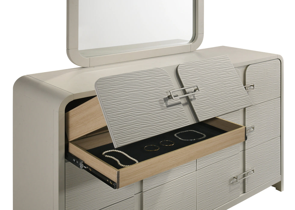 Aria Dresser