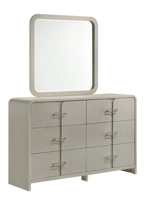 Aria Dresser